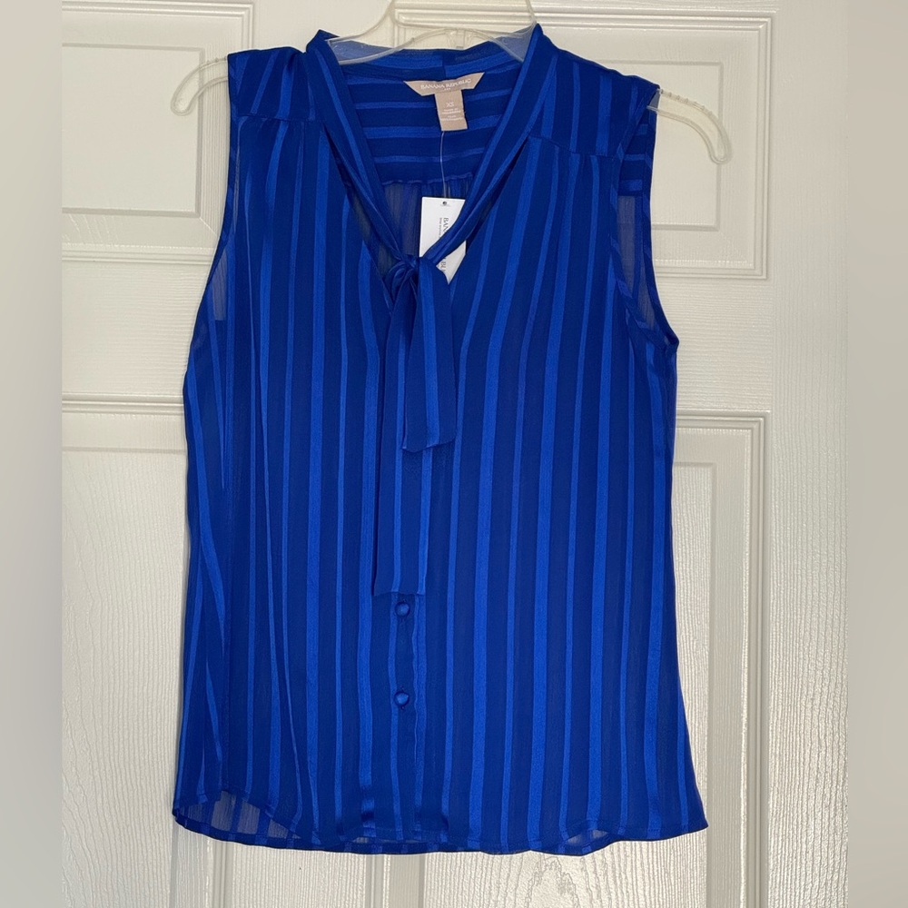 New with tags Banana Republic blue shorts sleeve  blouse